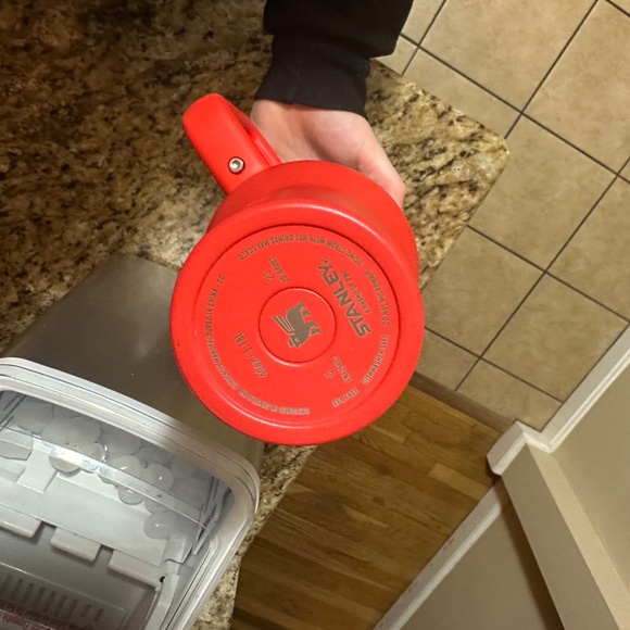 Stanley 40oz quencher tumbler valentines day red **S3** - Picture 4 of 6